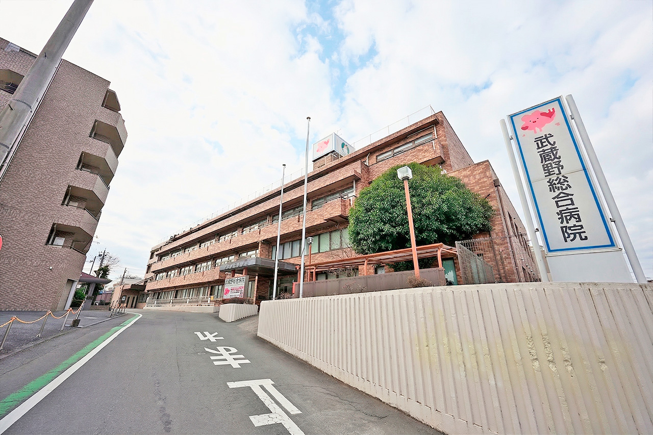 病院外観（入間川街道側）